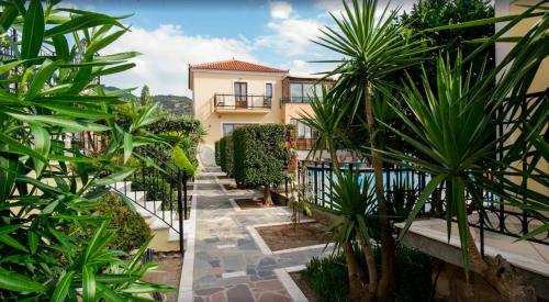 Hostal Room In Apartment - Elegantly Furnished Studio For 2 People
