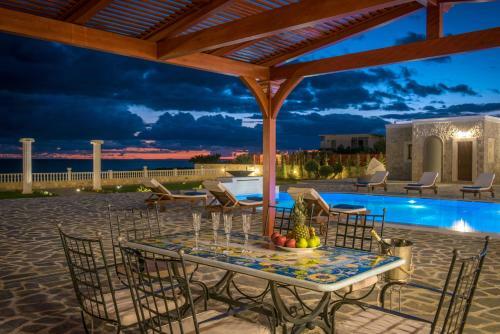 Villa Kastello Kalliste, Wine Dark Sea Villas