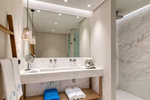 Hotel Vathi Cove Luxury Resort & Spa