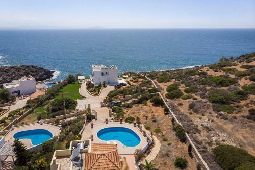 Tersanas Luxury Three-bedroom Villas