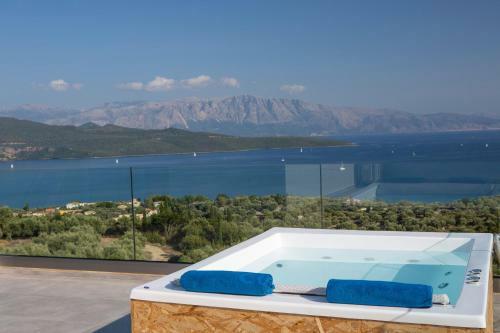 Rachi Sea View White Villa