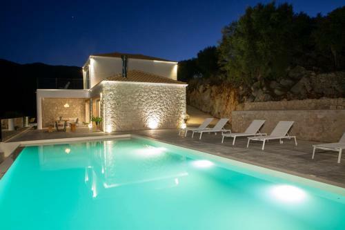 Rachi Sea View White Villa