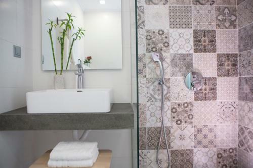 Rachi Sea View White Villa