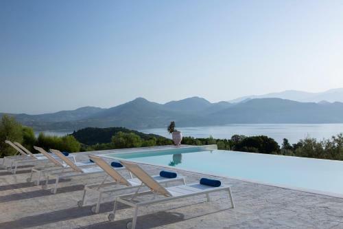 Rachi Sea View White Villa