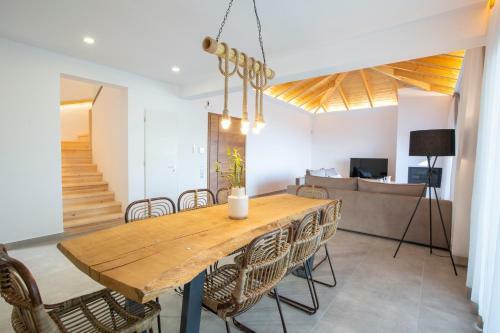Rachi Sea View White Villa