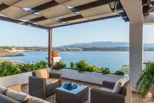 Tersanas Villa Sleeps 9 With Pool And Air Con