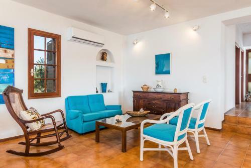 Tersanas Villa Sleeps 9 With Pool And Air Con