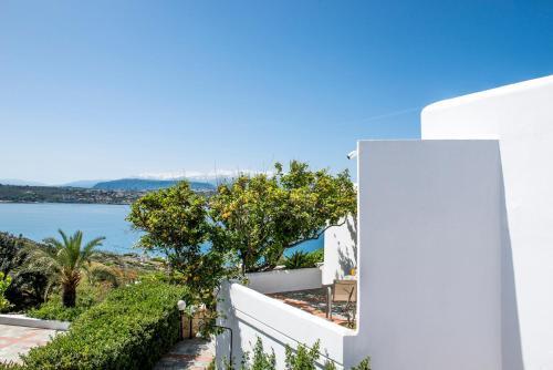 Tersanas Villa Sleeps 9 With Pool And Air Con