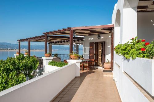 Tersanas Villa Sleeps 9 With Pool And Air Con