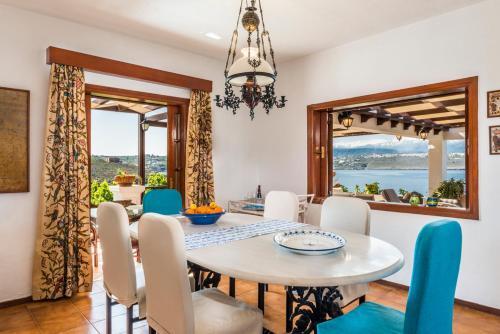 Tersanas Villa Sleeps 9 With Pool And Air Con