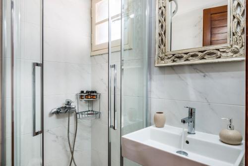 Tersanas Villa Sleeps 9 With Pool And Air Con