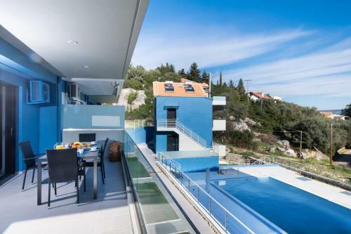 Endless Blue Luxury Apartment
