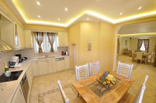 Erato-exclusive