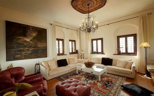 Black Diamond Luxury Unique Villa Pelion