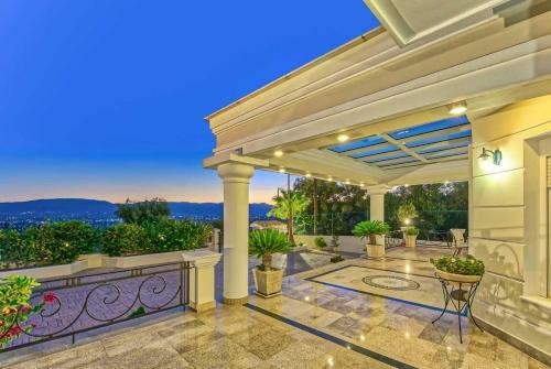 Villa Karakas