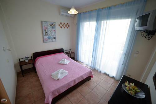 Hostal Ziourkas Apartments