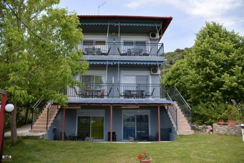 Hostal Ziourkas Apartments