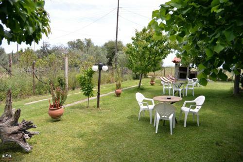 Hostal Ziourkas Apartments