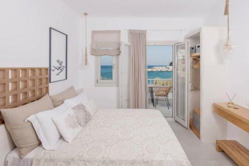 Deluxe Apartment Over The Sea