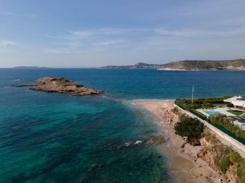 Luxurious Beachfront Villa Maira