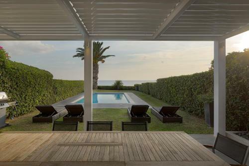 Luxurious Beachfront Villa Maira