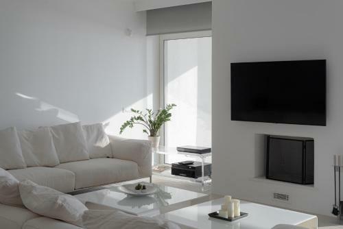 Luxurious Beachfront Villa Maira