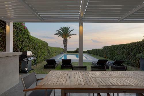 Luxurious Beachfront Villa Maira