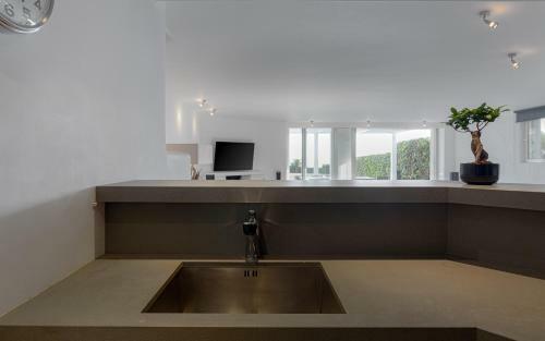 Luxurious Beachfront Villa Maira