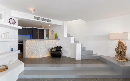 Luxurious Beachfront Villa Maira