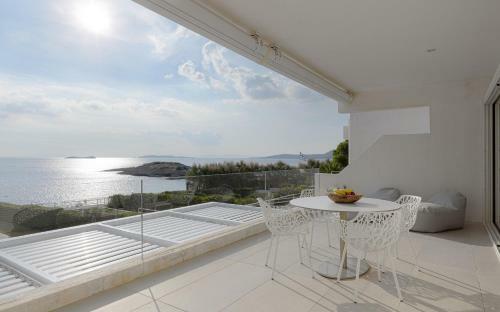 Luxurious Beachfront Villa Maira