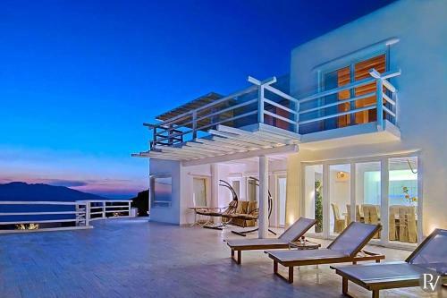 Faros Armenistis Villa Sleeps 16 With Pool And Air Con