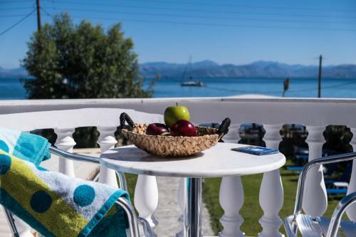 Bed & Breakfast Christina Beachfront Rooms