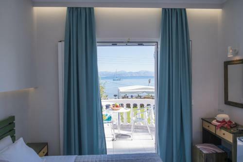 Bed & Breakfast Christina Beachfront Rooms