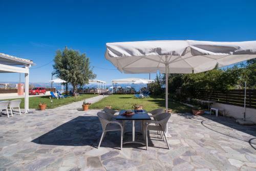 Bed & Breakfast Christina Beachfront Rooms