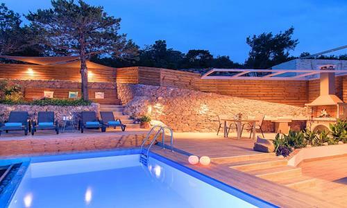 Villa Canes Heated Pool