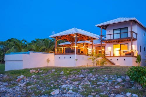 Villa Vivaro Roatan South House