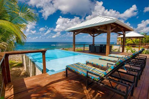 Villa Vivaro Roatan South House