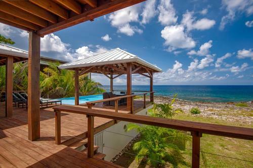 Villa Vivaro Roatan South House
