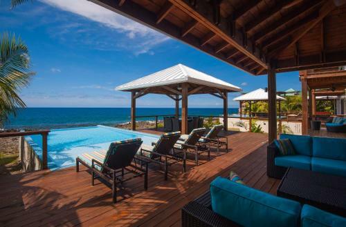 Villa Vivaro Roatan South House