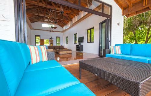 Villa Vivaro Roatan South House