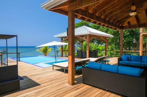 Vivaro Roatan Beachfront
