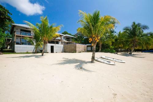 Vivaro Roatan Beachfront