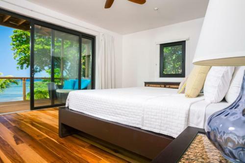 Vivaro Roatan Beachfront