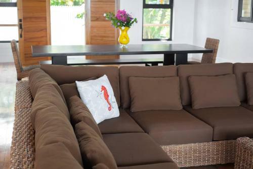 Villa Vivaro Roatan North House