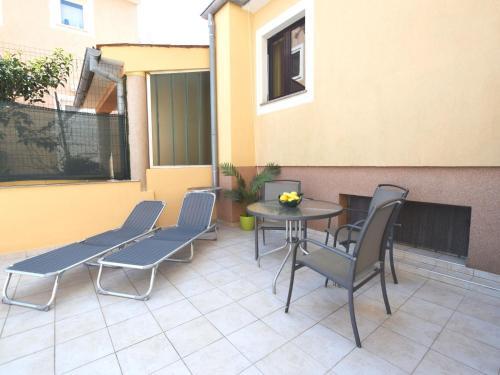Spacious Apartment In Pula With Swimming Pool