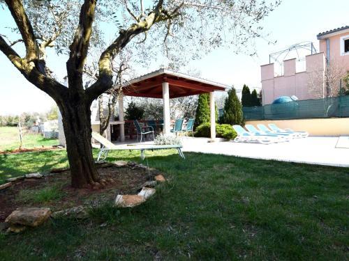 Spacious Apartment In Pula With Swimming Pool