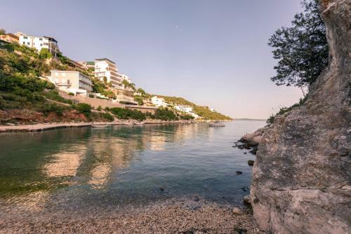 Hostal Apartments Karen