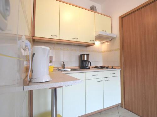 Modern Apartment In Pula With Swimming Pool