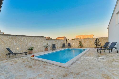 Crowonder Smile Villa