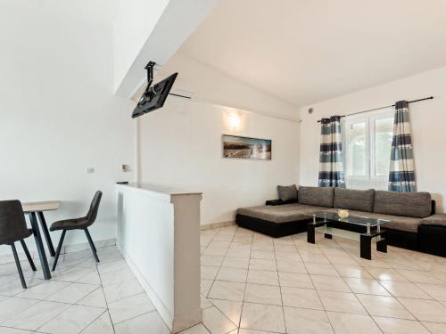 Snug Apartment In Vir With Sea Beach Nearby